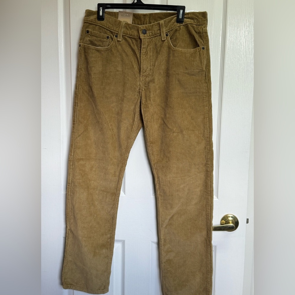 Levi’s Tan corduroy pants, NWT